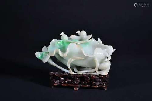 A CARVED JADEITE 'LOTUS' CUP.QING PERIOD