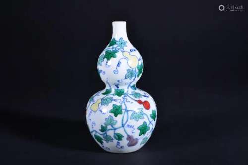 A DOUCAI DOUBLE-GOURD VASE.QING PERIOD