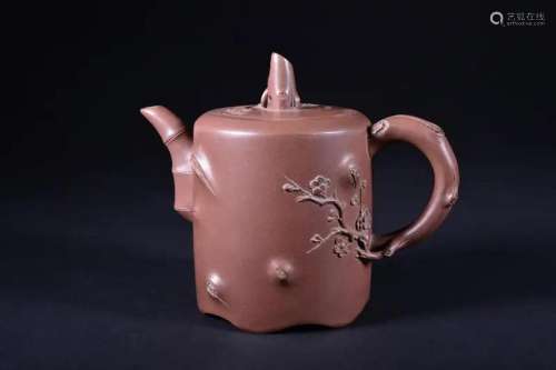 A YIXING TEAPOT AND COVER.MARK OF CHEN GUO LIANG