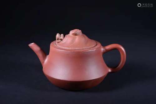 A YIXING TEAPOT AND COVER.MARK OF XUANDE