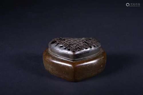 A BRONZE BURNER AND COVER.QING PERIOD