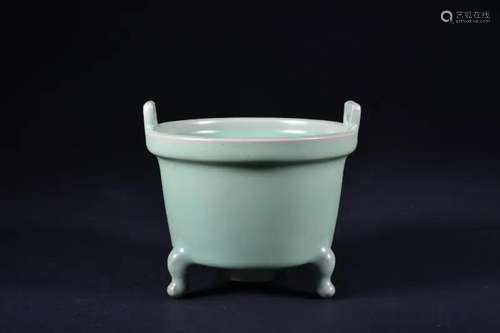 A CELADON-LONGQUAN TRIPOD CENSER.SONG PERIOD