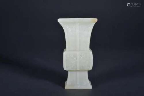 A CARVED WHITE JADE VASE AND COVER.QING PERIOD