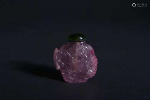 A CARVED TOURMALINE SNUFF BOTTLE.QING PERIOD