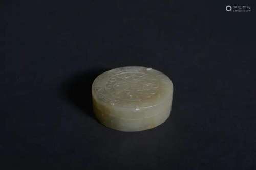 A CARVED JADE BOX AND COVER.QING PERIOD