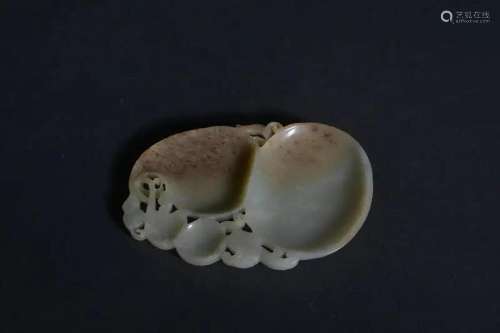 A CARVED JADE 'DOUBLE GOURD' WASHER.QING PERIOD