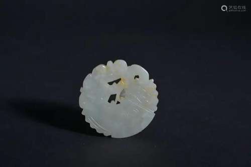 A CARVED WHITE JADE 'FISH DROGAN' PENDANT.QING PERIO...