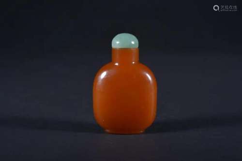 AN AMBER SNUFF BOTTLE.QING PERIOD
