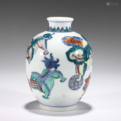 Doucai Glaze Lion Jar