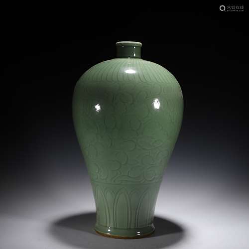 Longquan Kiln Meiping Vase