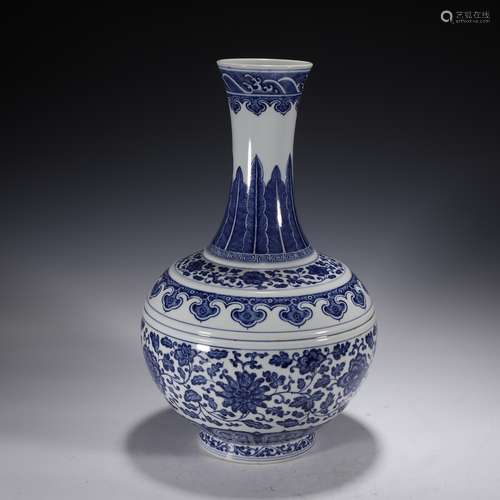 Blue and White Interlocking Lotus Globular Vase