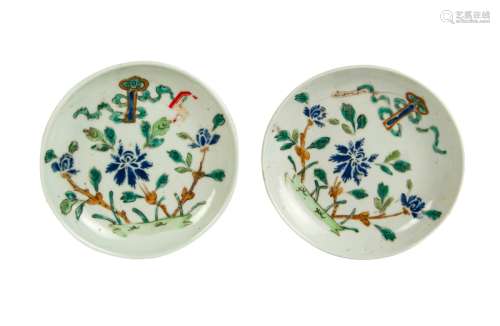 A PAIR OF CHINESE PORCELAIN IRIS PLATES