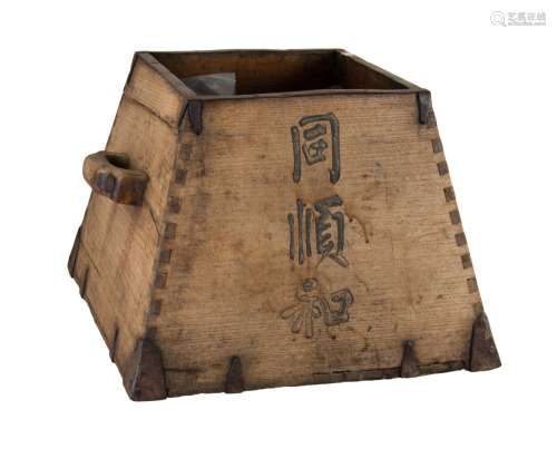 A CHINESE WOODEN BOX CARRIER/ CONTAINER