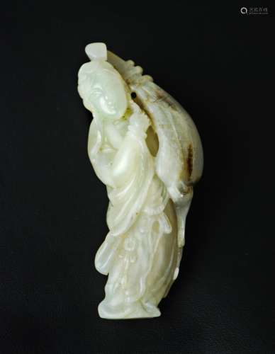 JADE TOGGLE OF A LADY HOLDING A PIPA