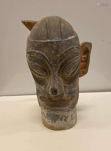 pottery head, ear missing