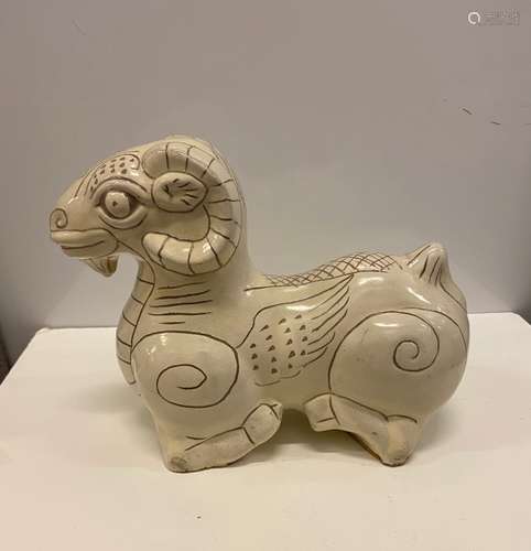 Pearl glaze pottery ram