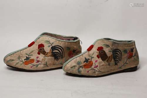 Pair of Chinese Silk Women Shoe