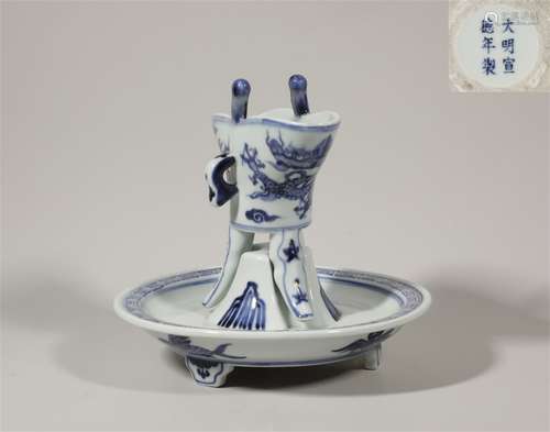 A set of blue and white dragon jazz cups in Xuande in the Mi...