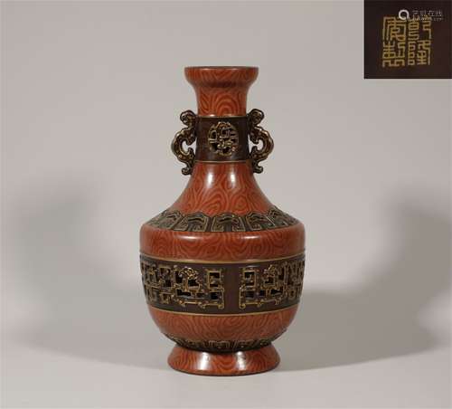 Qianlong hollowed-out gold vase in Qing Dynasty