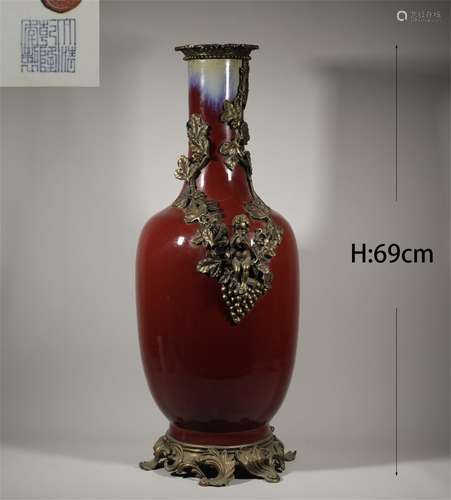 Qianlong kiln turned red glaze vase in Qing Dynasty