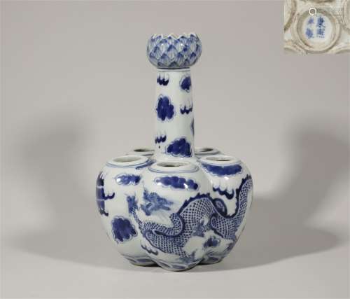 Blue and white dragon pattern five-hole bottle in Qing Dynas...