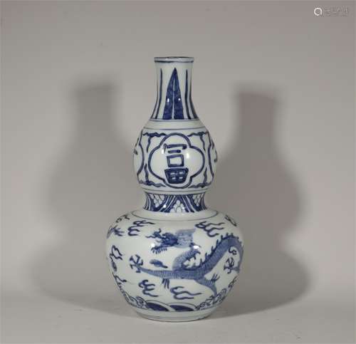 Ming Dynasty Wanli Blue and White Dragon Gourd bottle