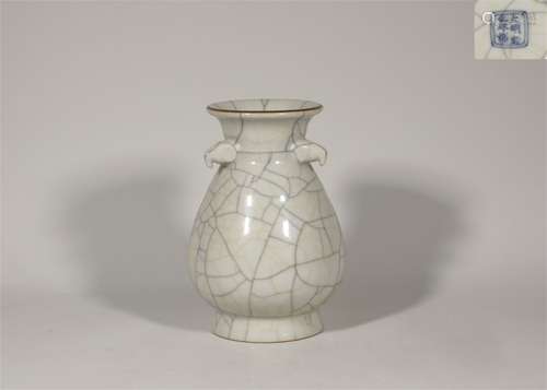 Ming Dynasty Chenghua Brother Kiln bottle