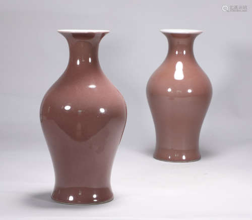 A pair of red glazed vases in Qianlong of Qing Dynasty