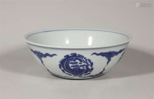 Qing Dynasty Kangxi blue and white troupe Phoenix bowl