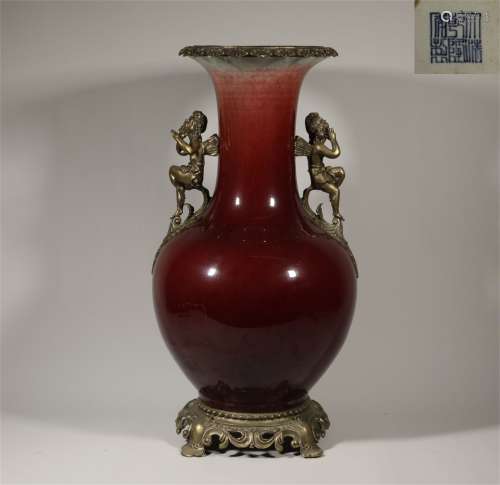Qianlong red glaze bottle appreciation in Qing Dynasty