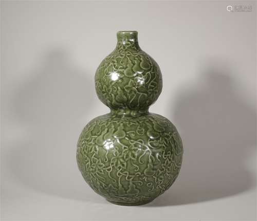 A Longquan Celadon Glazed Double Gourds Vase Ming Style