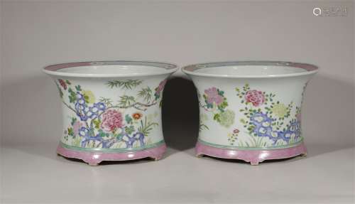 A pair of pastel flower pots in Yongzheng in Qing Dynasty.