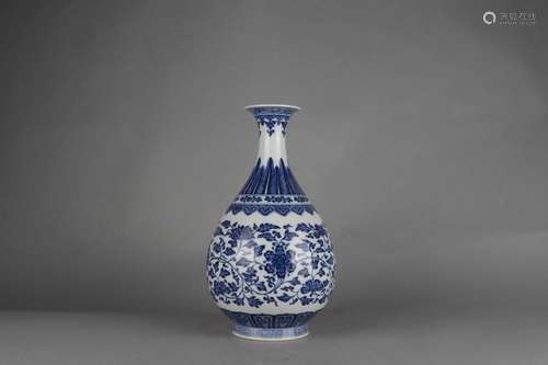 Blue-and-white Pear-shaped Vase with Interlaced Lotus Design...