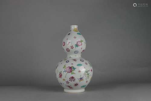 Famille Rose Gourd-shaped Vase with Floral Design, Qianlong ...