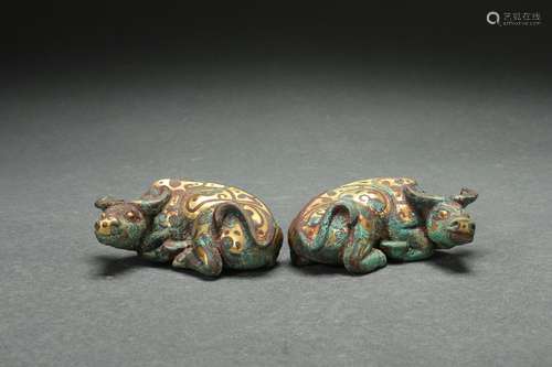 A Pair Bronze Cattles with Gold Inlaid