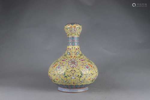 Famille Rose Garlic-shaped Vase with Floral Design on A Yell...