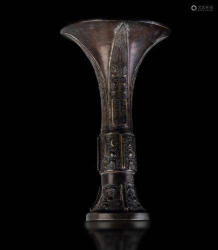 1600s A bronze vase, China, Ming Dynasty