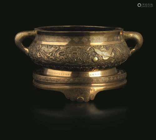 1700s. Apocryphal Xuande mark A bronze vase, China, Qing Dyn...