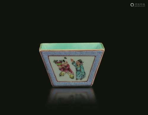 1800s, apocryphal Qianlong mark A small porcelain bowl, Chin...