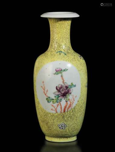 Apocryphal Qianlong mark A porcelain vase, China, early 1900...