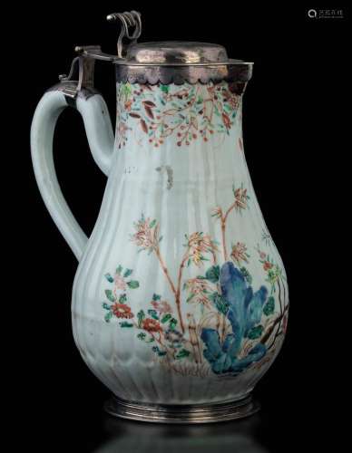 A porcelain jug, China, Qing Dynasty