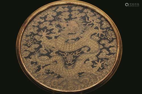 Kangxi period (1662-1722). 27x29cm An embroidered Kesi, Chin...