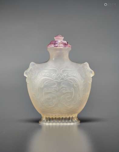 A FINE CARVED AGATE SNUFF BOTTLE