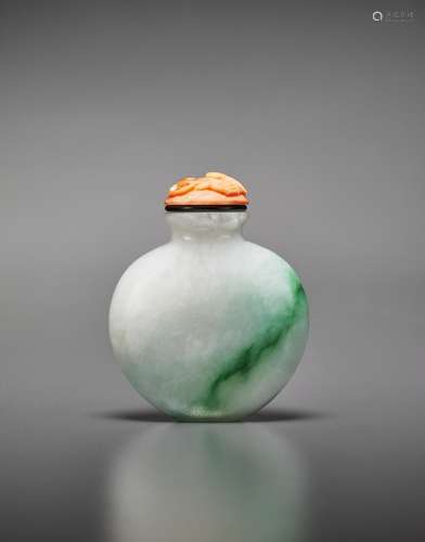 AN EMERALD-FLECKED WHITE JADEITE SNUFF BOTTLE