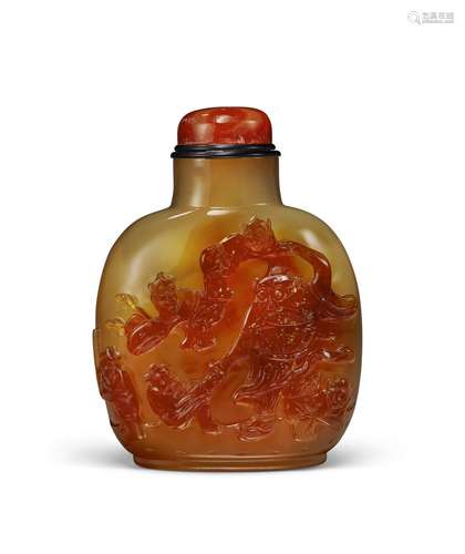 A CARVED CAMEO AGATE SNUFF BOTTLE