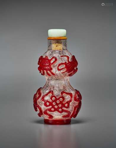 A RED-OVERLAY CLEAR GLASS DOUBLE GOURD-FORM SNUFF BOTTLE