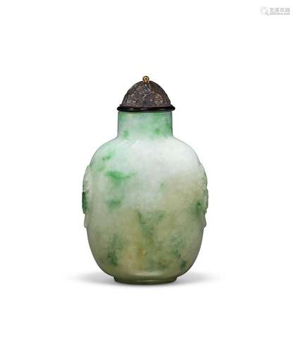 AN EMERALD-SPLASHED WHITE JADEITE SNUFF BOTTLE