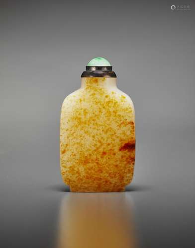 A RUSSET AND WHITE JADE SNUFF BOTTLE