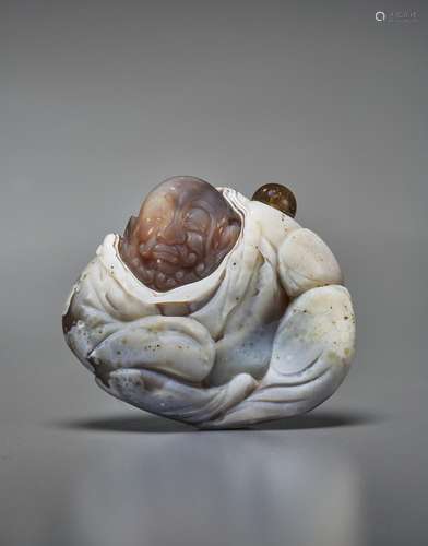 A RARE CHALCEDONY AGATE SNUFF BOTTLE