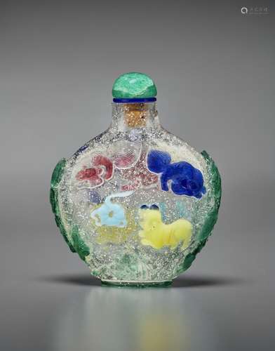 A FIVE-COLOR-OVERLAY 'SNOWSTORM' GLASS SNUFF BOTTLE